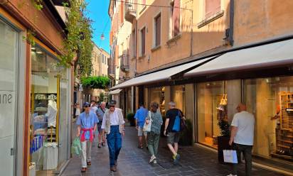 A Treviso si continua a chiudere