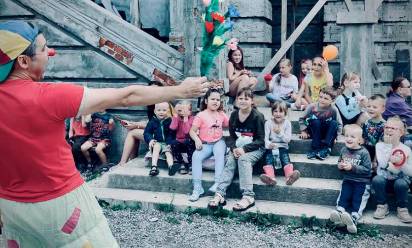 La meraviglia sfida le bombe