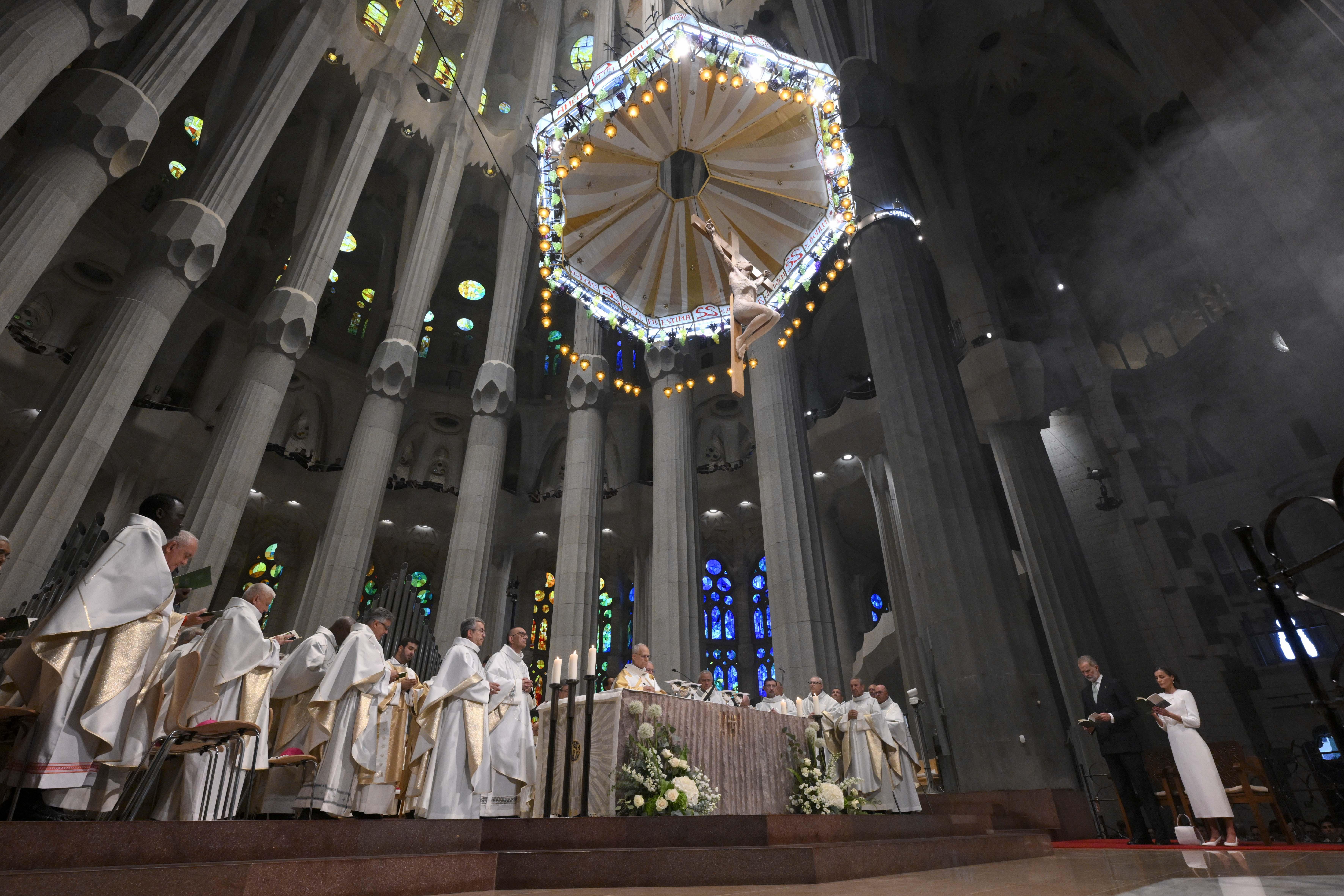 Papa dalla Sagrada familia: “non possiamo credere in Gesù e fare guerra”