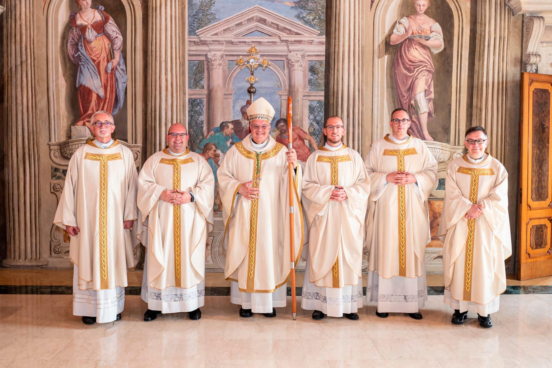 Moltissimi fedeli in cattedrale per l’ordinazione dei nuovi presbiteri
