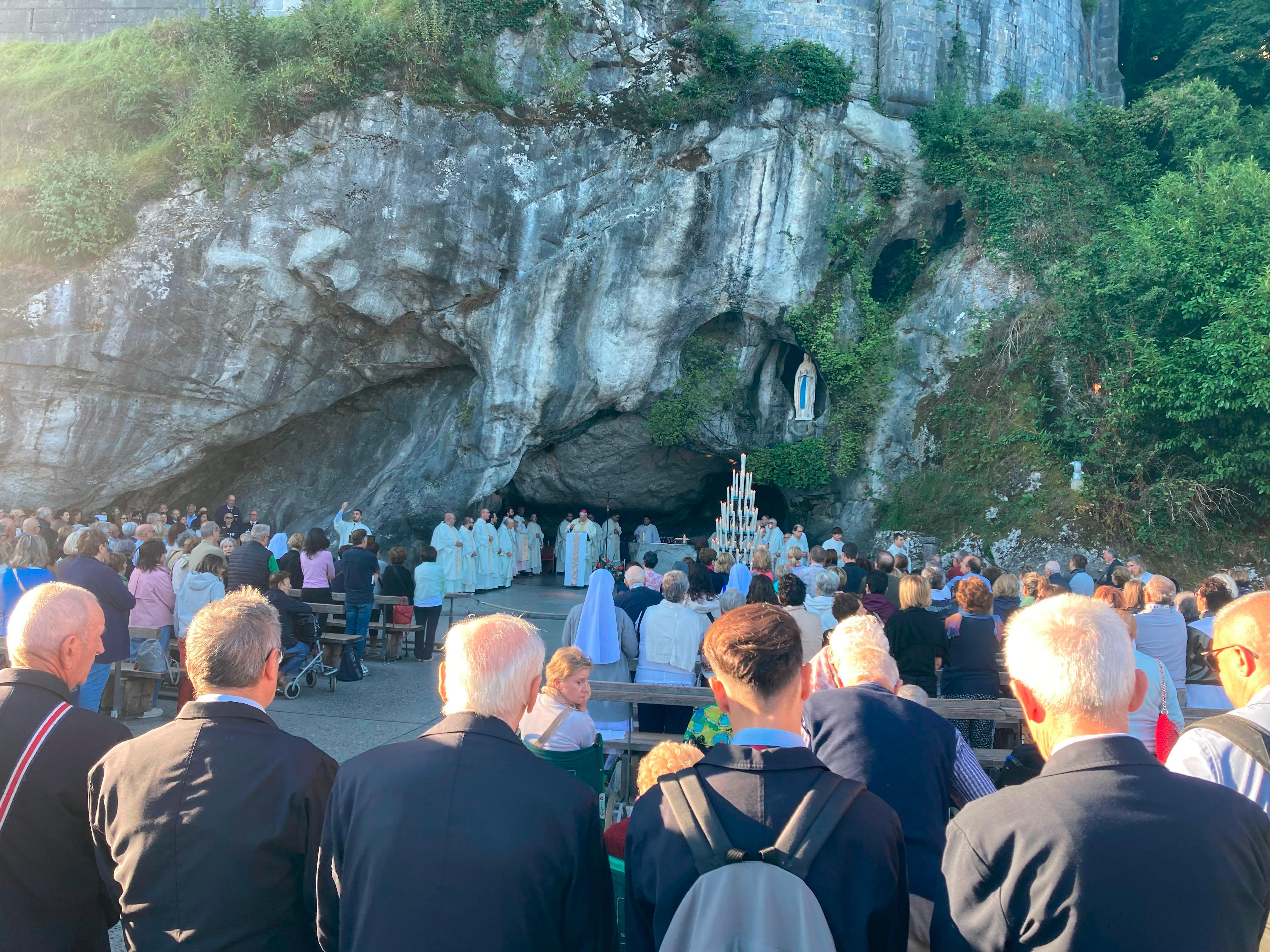 Tre “giovani” testimonianze da Lourdes, dove si vive la gioia di servire